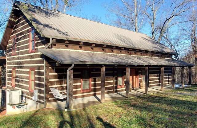 Walk to the water log cabin, access to dock, hot tub, fire pit, grill, spacious