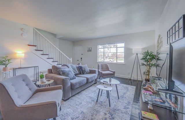 Charming Retreat - Minutes from Downtown BR!