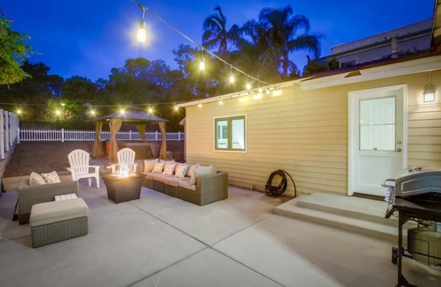 Walk to Torrey Pines State Beach, Hot Tub, Firepit