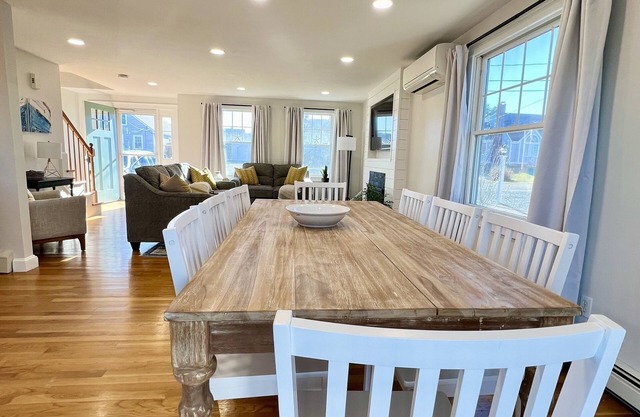 Walk to Town Neck Beach! All linens included & booking for 2025! New amenities!