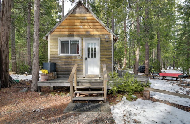Walk to Trails & Butte Creek: Cozy Retreat w/ Deck
