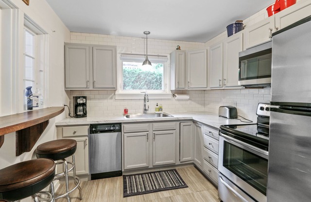 Open summer 2023-Walk to Lake! Adorable House in Fontana-on Lake Geneva