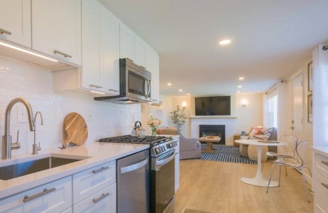 Walk to your Private Beach- Linens Included! Modern Coastal Charm!