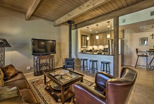 Walkable Adobe-Style Abode with Community Amenities!