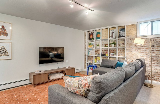 Walkable Apt w/ Off-street Parking in Cheesman!