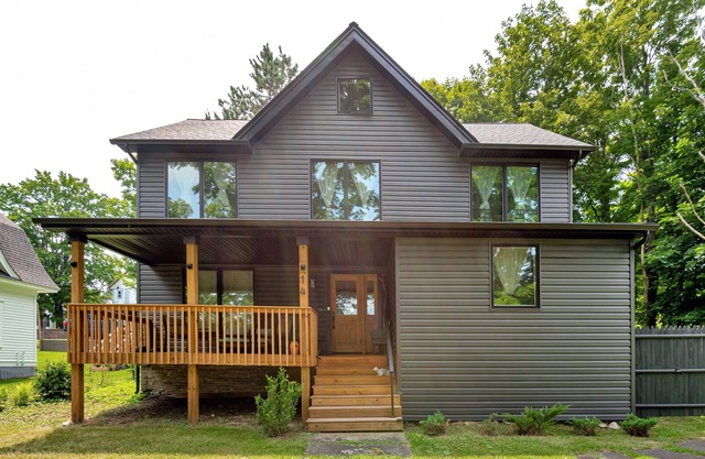 Walkable Central Livingston Manor - 3BR