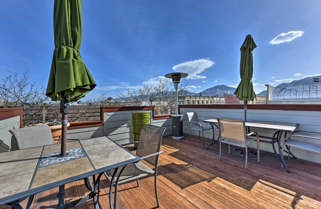 "The Loft on Centre" in der Innenstadt von Logan Apt. mit Deck!