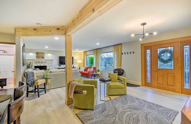 Walkable Downtown Poulsbo Vacation Rental!