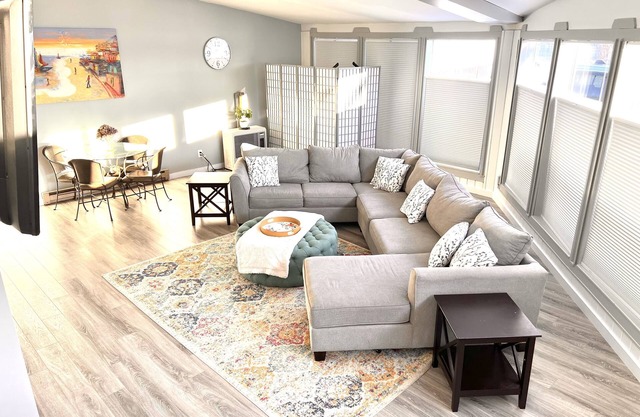 Walkable, modern, spacious village home, dockage, hot tub, fenced in yard.