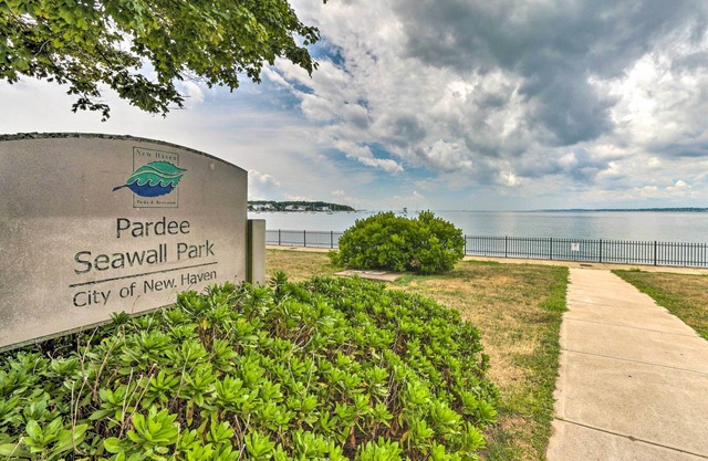 Walkable New Haven Retreat w/ Ocean Views!