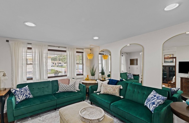 Walkable to Downtown!