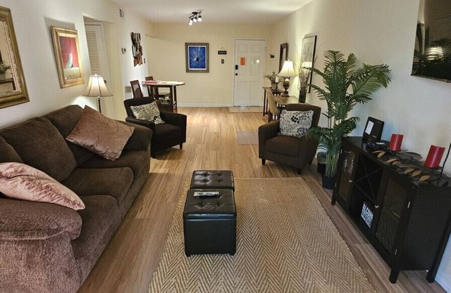 Walkable to Sanford Stadium or downtown w/ view!