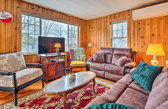 Walkable Waterfront Cottage w/ Deck, Fire Pit