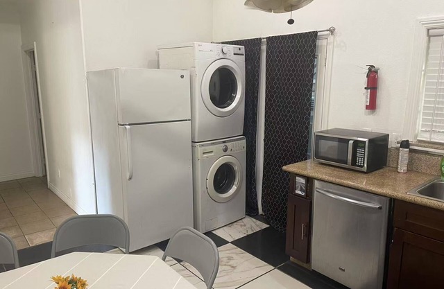 Walking Disney 2-bedroom Guest unit in Anaheim
