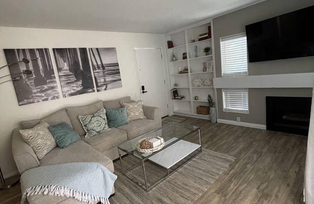 Walking Distance to the Beach!