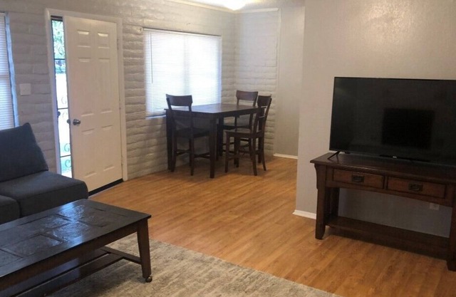 Walking distance from Discovery Park