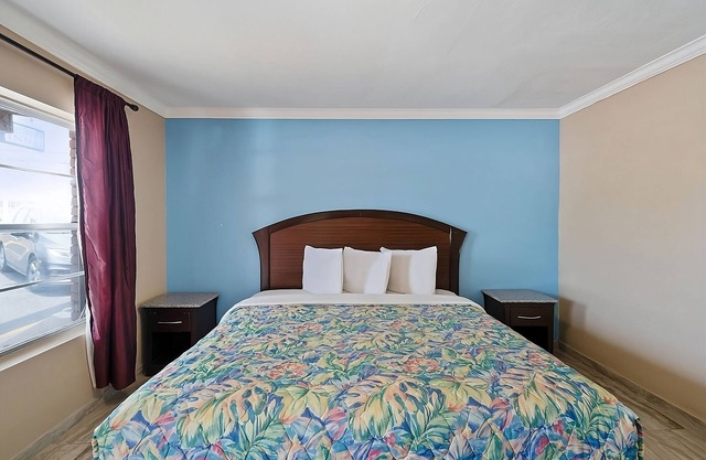 Walking Distance to Coastal Bend College! Free Parking and Pet Friendly
