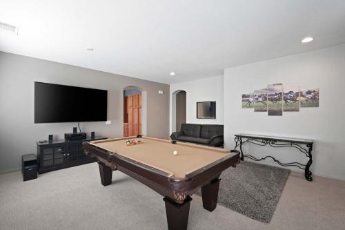 Walking distance to Coachella and Stagecoach with 4 bedrooms