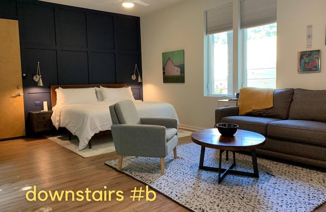 Walking Distance to Restaurants - Bars - Hospital!