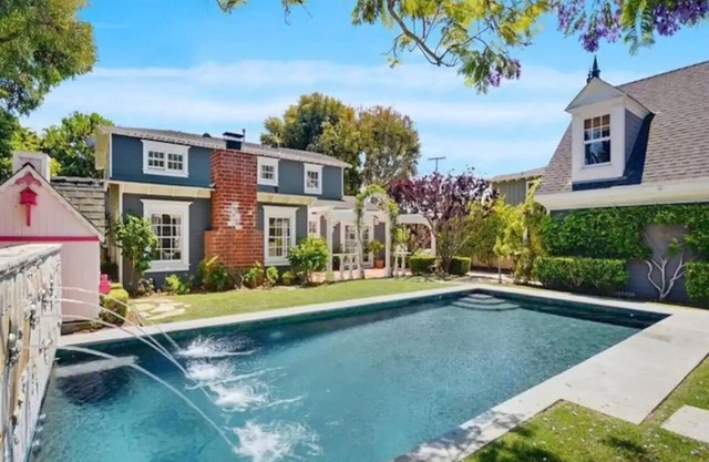 WALKING DISTANCE TO SWAMI'S BEACH, BEAUTIFUL POOL, HUGE HOUSE!