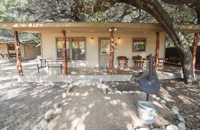 Walking distance to the Frio River, access to shared pool