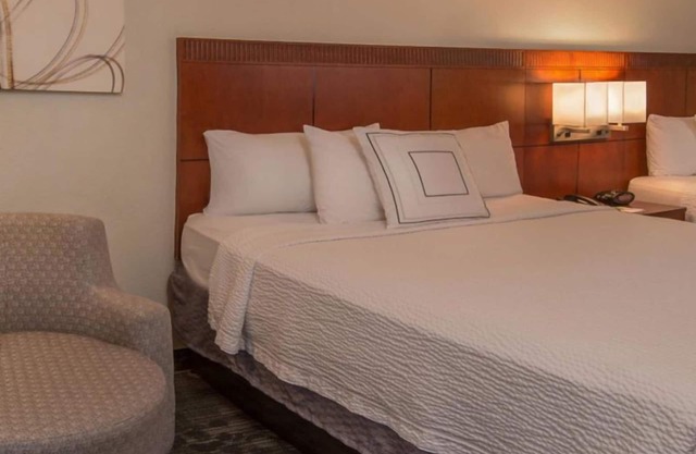 Walking Tour in Washington Monument! w/ Picnic Area, Pets Allowed