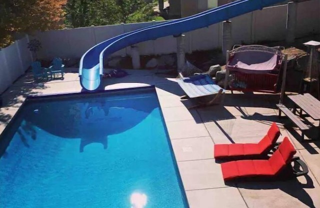 Walkout Basement Apt w/ Waterslide, Hot Tub & More