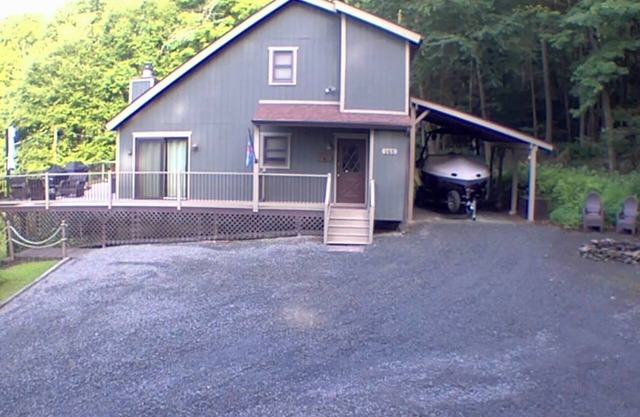 Wallenpaupack House with private dock!!