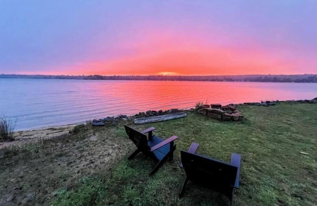 Walleye Point Lakeside Retreat