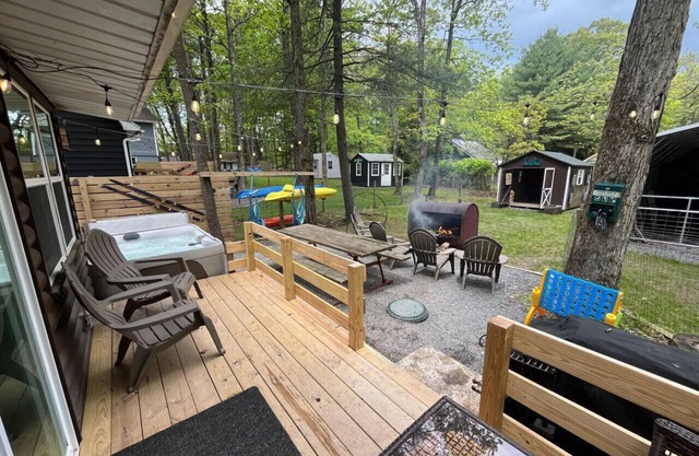 Wally's Cabin |New|Hot Tub|Kayaks|Firepit|Central