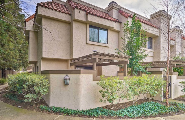 Walnut Creek Home w/ Community Pool & Hot Tub!