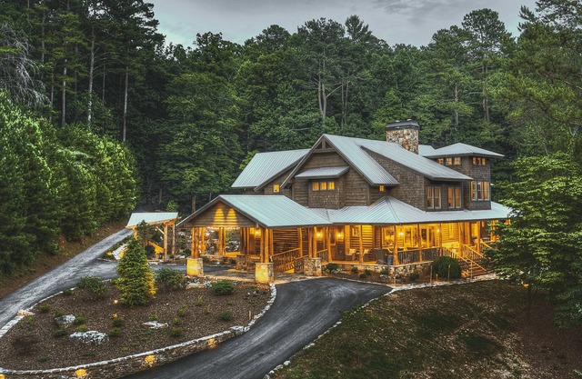 Walnut Grove 11-BR Lodge: corporate retreats & reunions - on 280 private acres