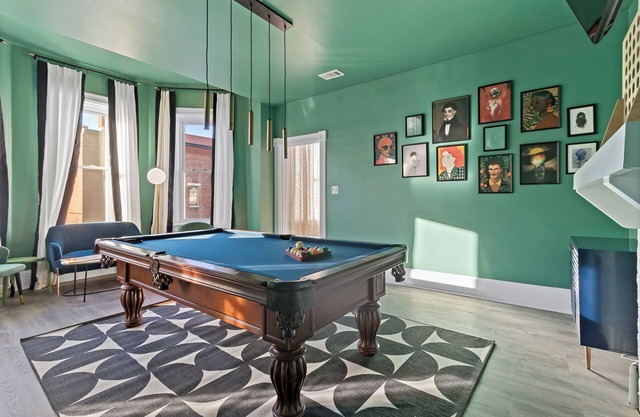 Walnut Hills Mansion-sleeps14! TVs in every room!