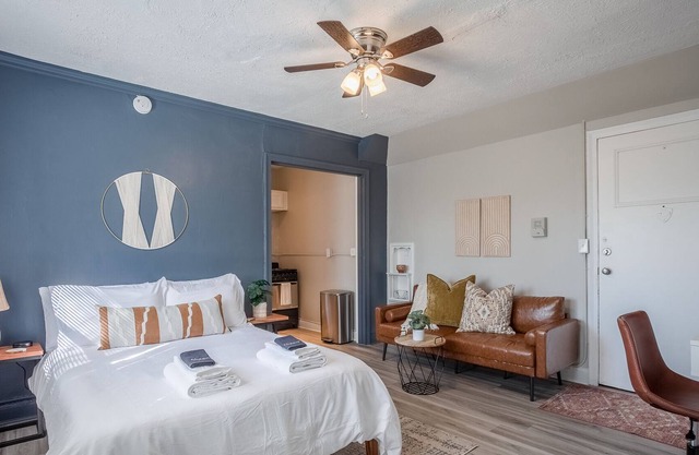 Walnut Hills-Sleeps 2