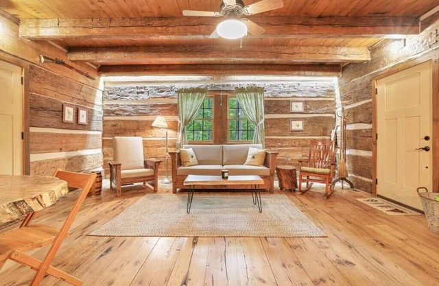 Walnut Lodge Cabin-Private Oasis on 16 acres