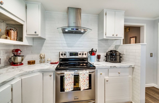 Walworth Home w/Hot Tub - Near Golf Courses!