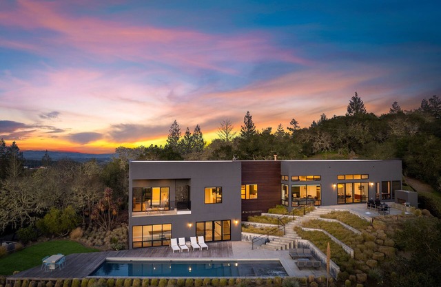 Wander Sonoma Vineyards w/ Pool, Workstations & Hot Tub – 4 Bedrooms, Sleeps 8