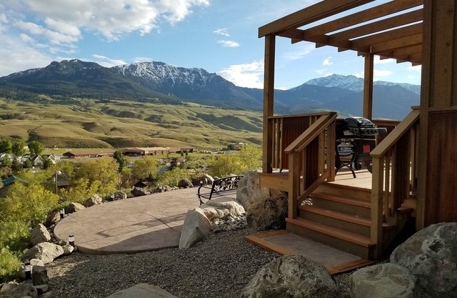 Fernweh Haven mit Blick auf das Herz von Gardiner, neben Yellowstone-Nationalpark