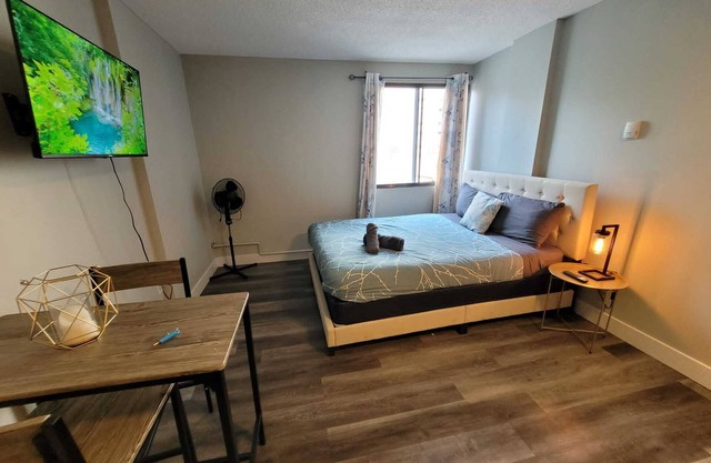 Wanderlust Haven: Urban Oasis in Calgary Downtown