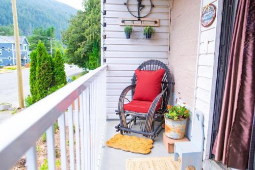 Wanderlust Studio Suite with Private Patio