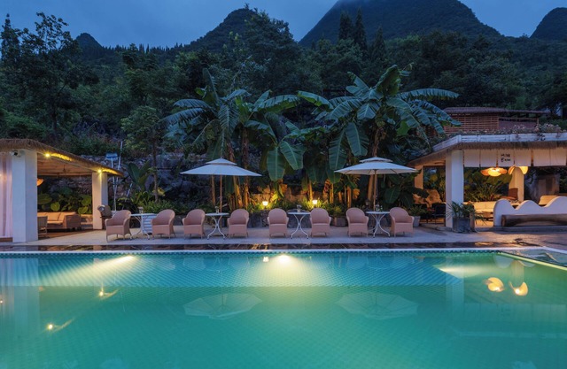 Wanfenglin Half Mountain View Hotel