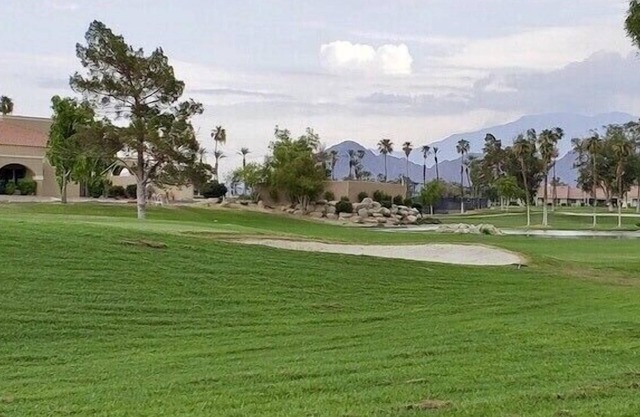 Want an amazing view on the 18th green next to the clubhouse? Look no further!
