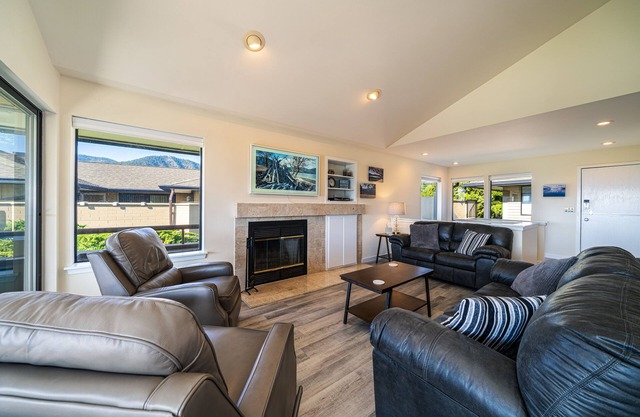 Wapato Point Halmalka Condo 510-A, 3 bed 2 bath, Sleeps 8, Next to Outdoor Pool