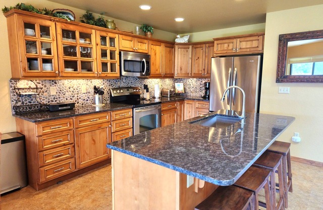 Wapato Point Halmalka Condo 502-B 2 Bed 2 Bath Sleeps 5-6, Close to Outdoor Pool