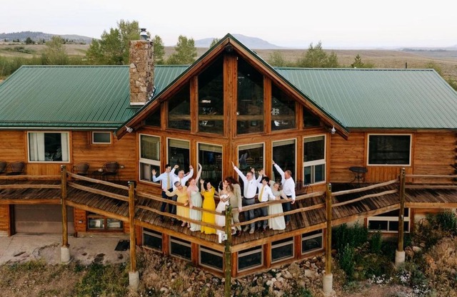 Wapiti Retreat at 22 West Cabins and Recreation