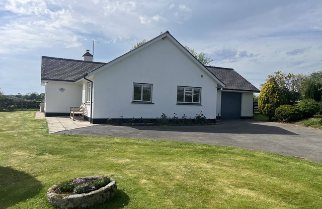 WAR HORSE VALLEY ORCHARD VIEW, pet friendly in Hatherleigh