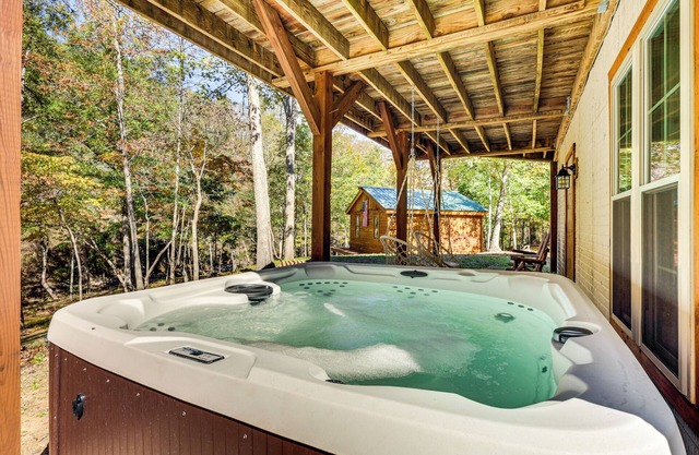 Wardensville Cabin w/ Hot Tub, Creek & Fire Pit!