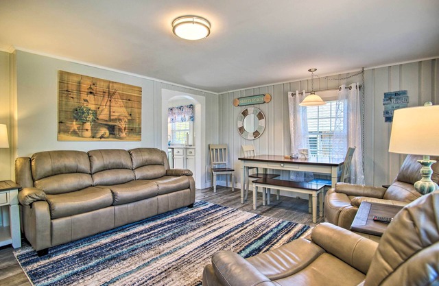 Wareham Cottage w/ Deck, Walk to Swift's Beach