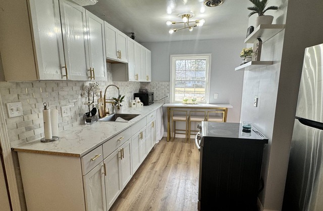Warm and enjoyable house! Close to E.I.U!