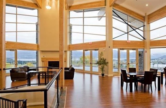 Warm and inviting home, private and pet friendly.